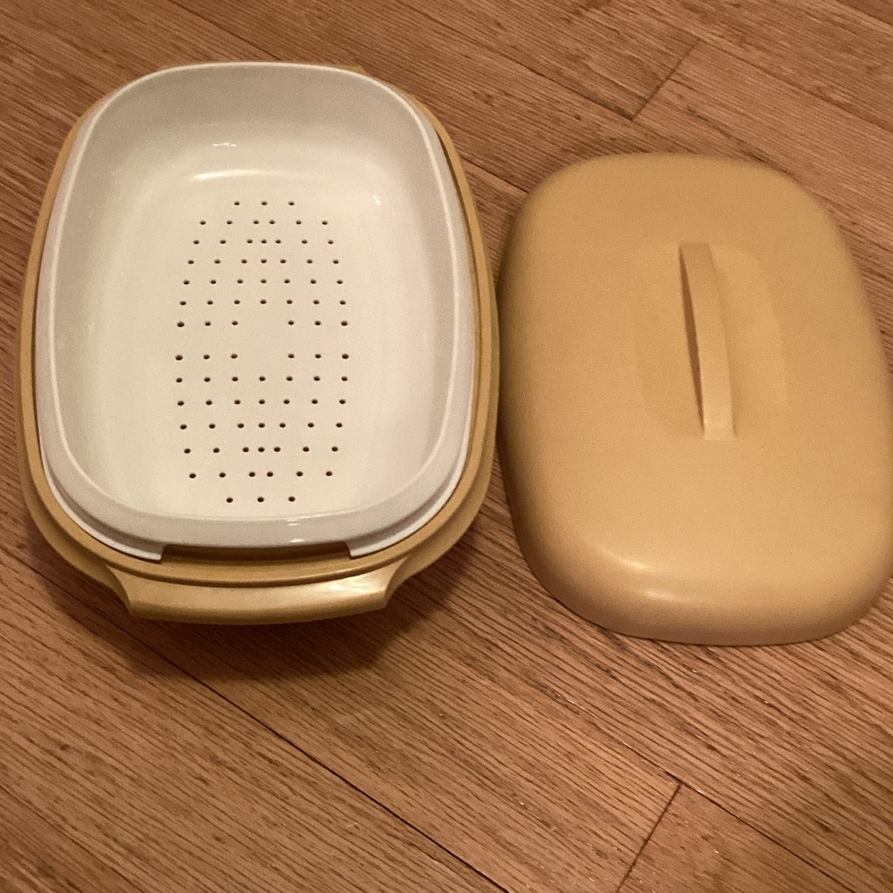 Tupperware Gold Food Storage Container - Picture 5 of 9